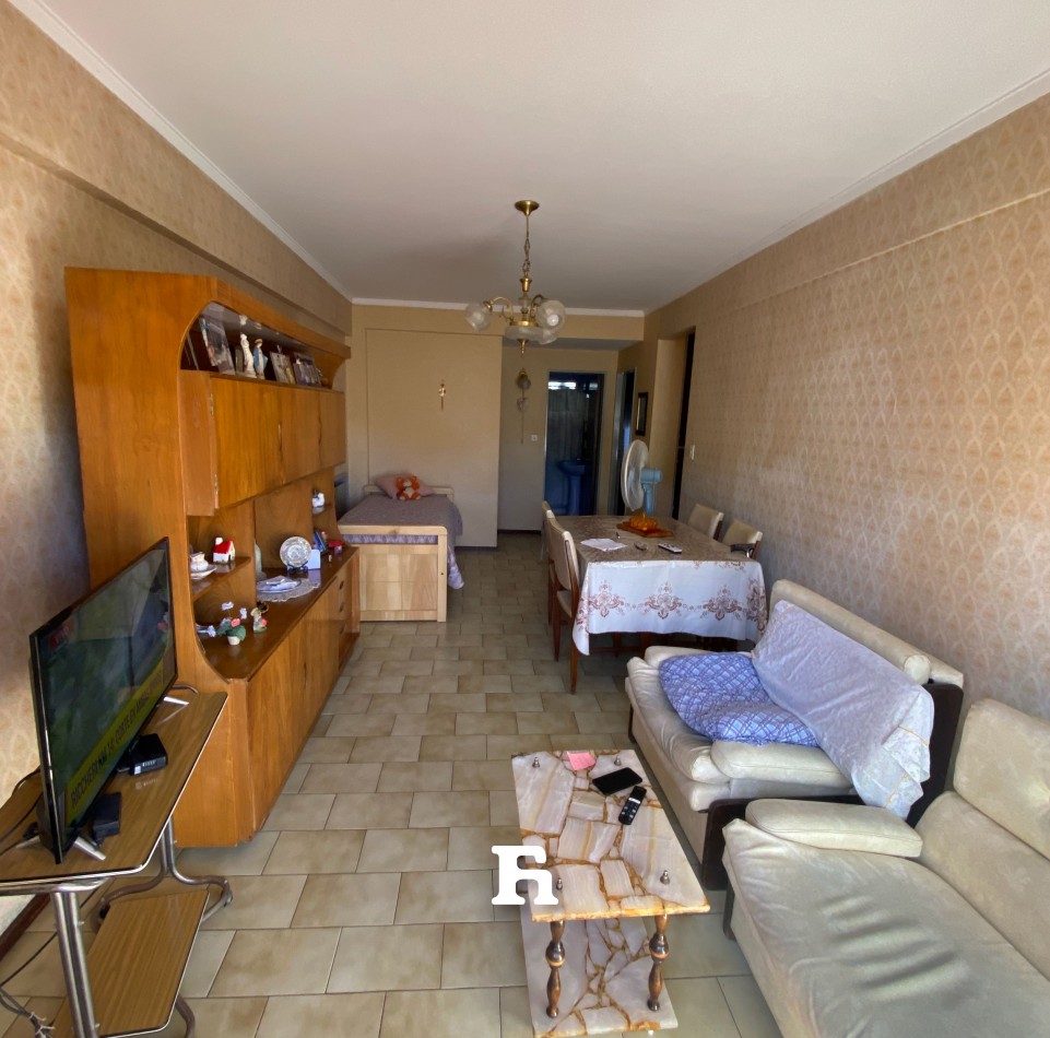 Deptartamento de 2 ambientes con Gran Patio y cochera