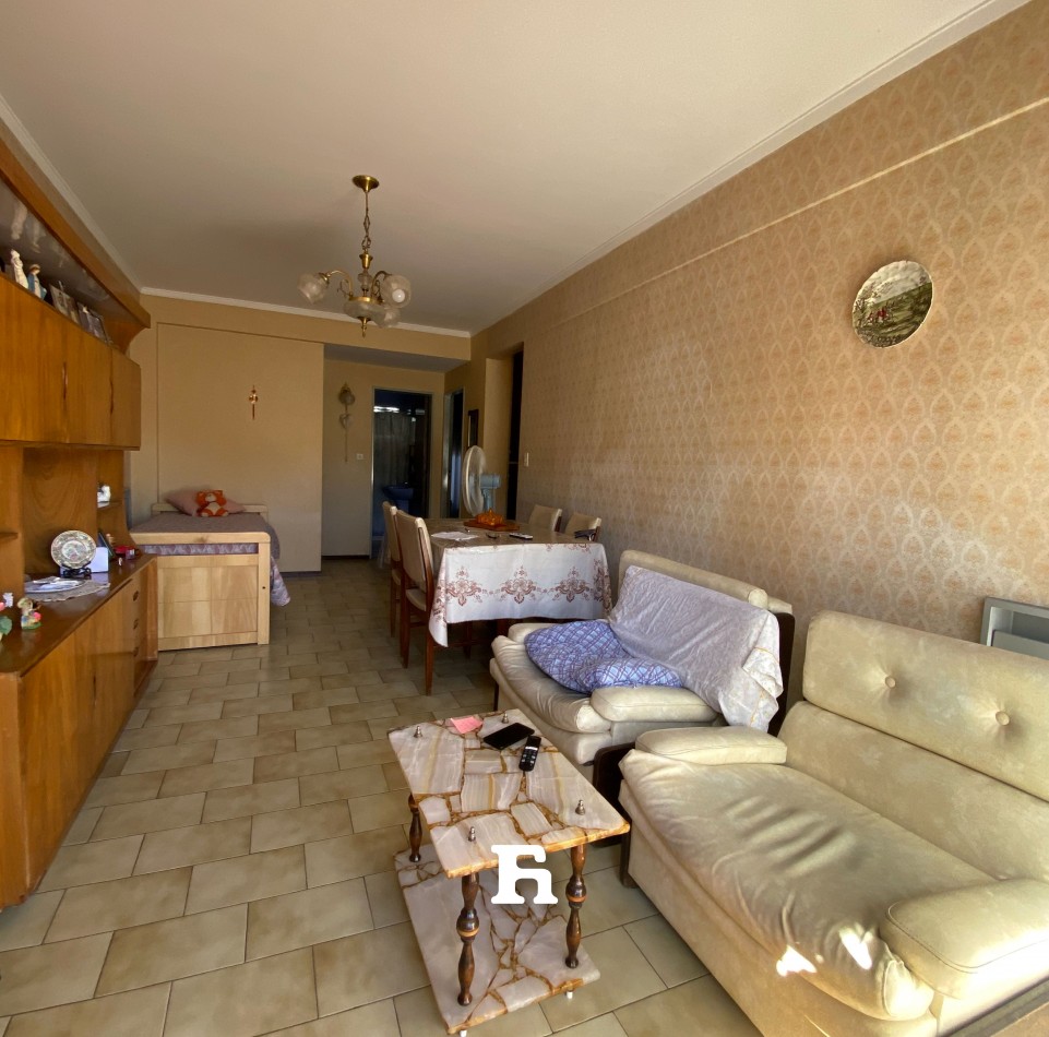 Deptartamento de 2 ambientes con Gran Patio y cochera