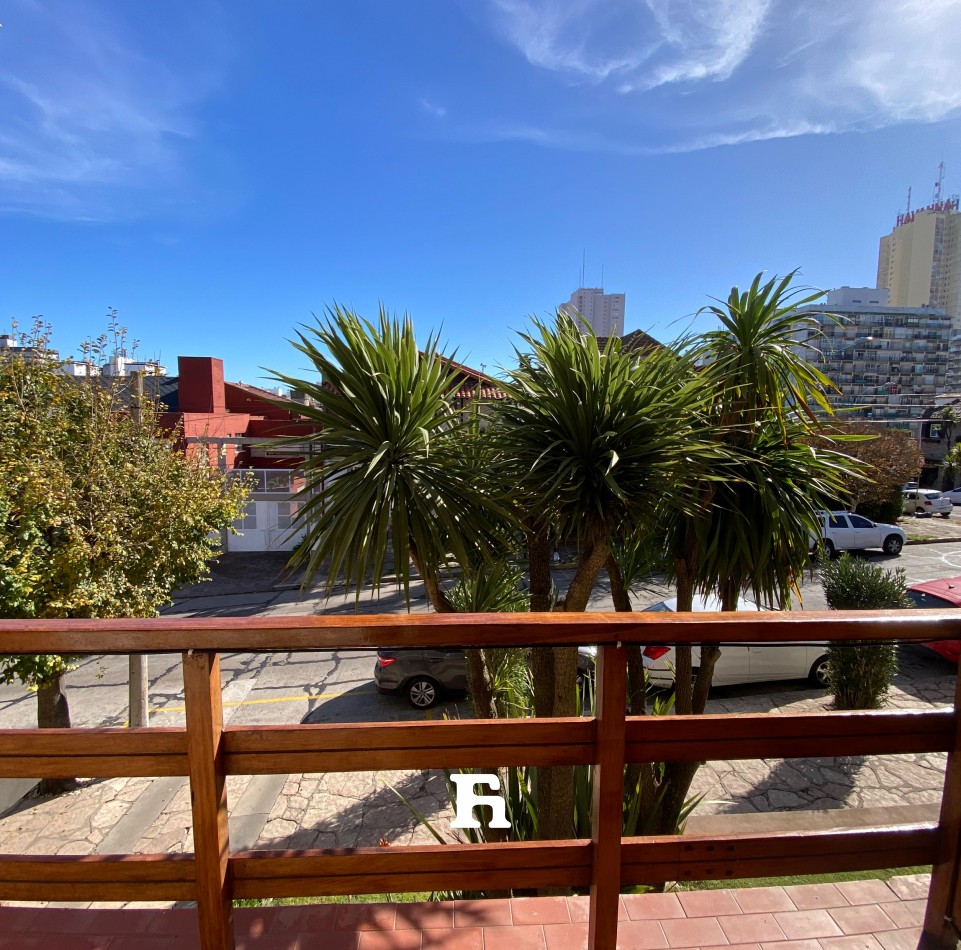Deptartamento de 2 ambientes con Gran Patio y cochera