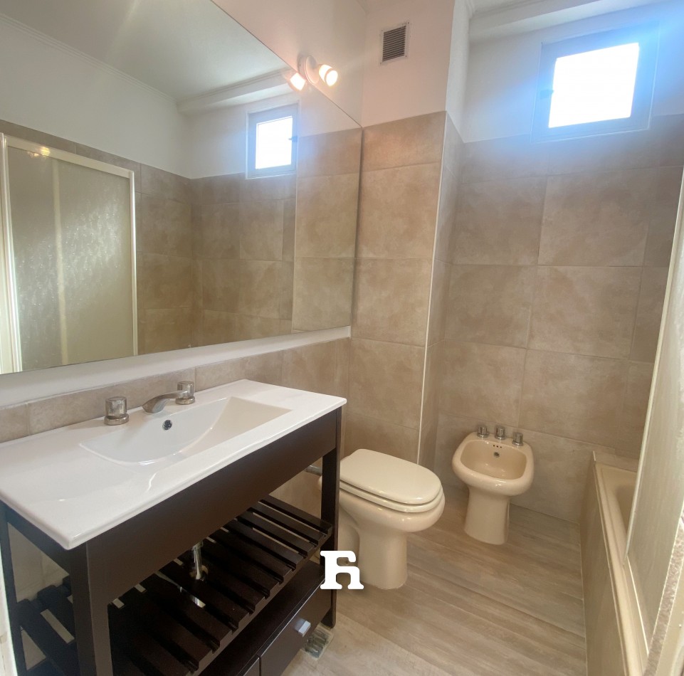 ZONA ALDREY OPORTUNIDAD - 4 AMBIENTES MAS DEPENDECIA DE SERVICIO Y TERRAZA PROPIA