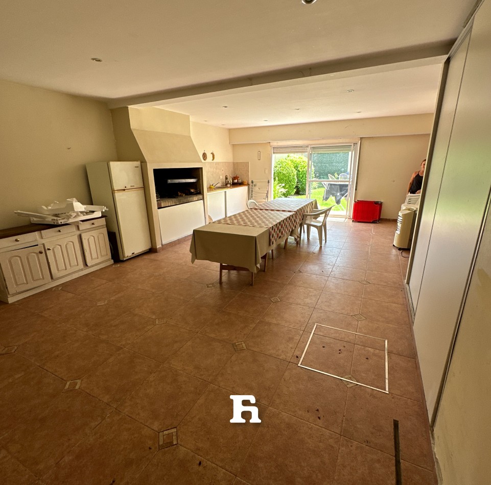 Chalet en venta de 5 ambientes