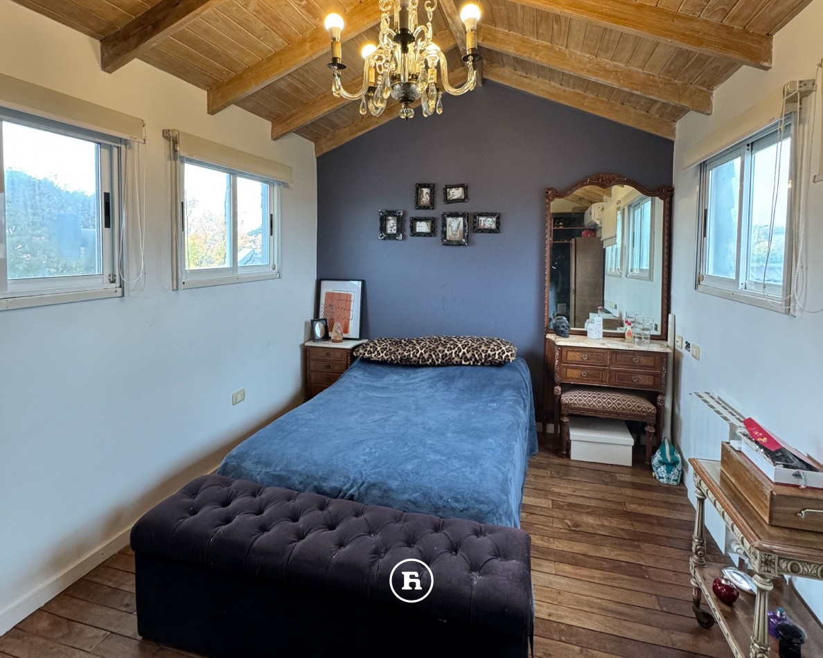 Importante Chalet Ubicado en Los Troncos