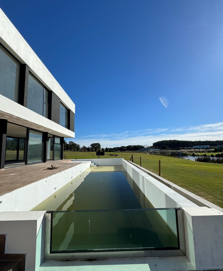 RUMENCO JOVEN - EXCLUSIVA CASA 4 DORMITORIOS CON VISTA AL LAGO