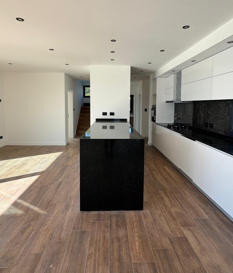 RUMENCO JOVEN - EXCLUSIVA CASA 4 DORMITORIOS CON VISTA AL LAGO