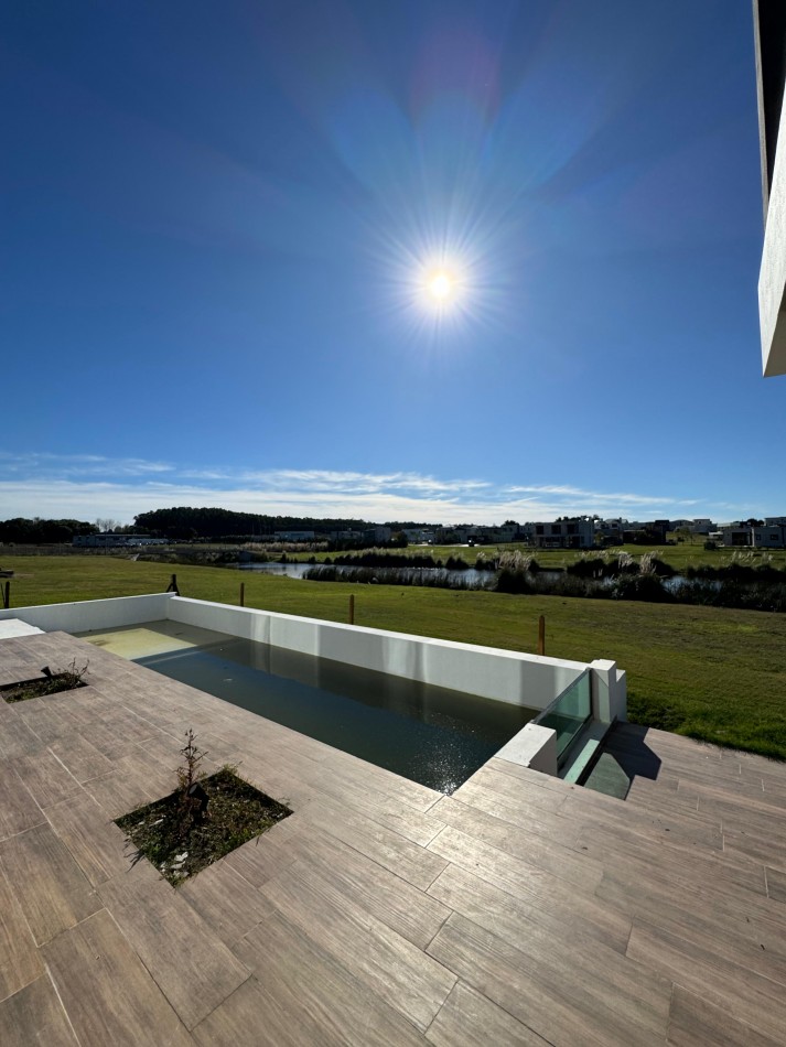 RUMENCO JOVEN - EXCLUSIVA CASA 4 DORMITORIOS CON VISTA AL LAGO
