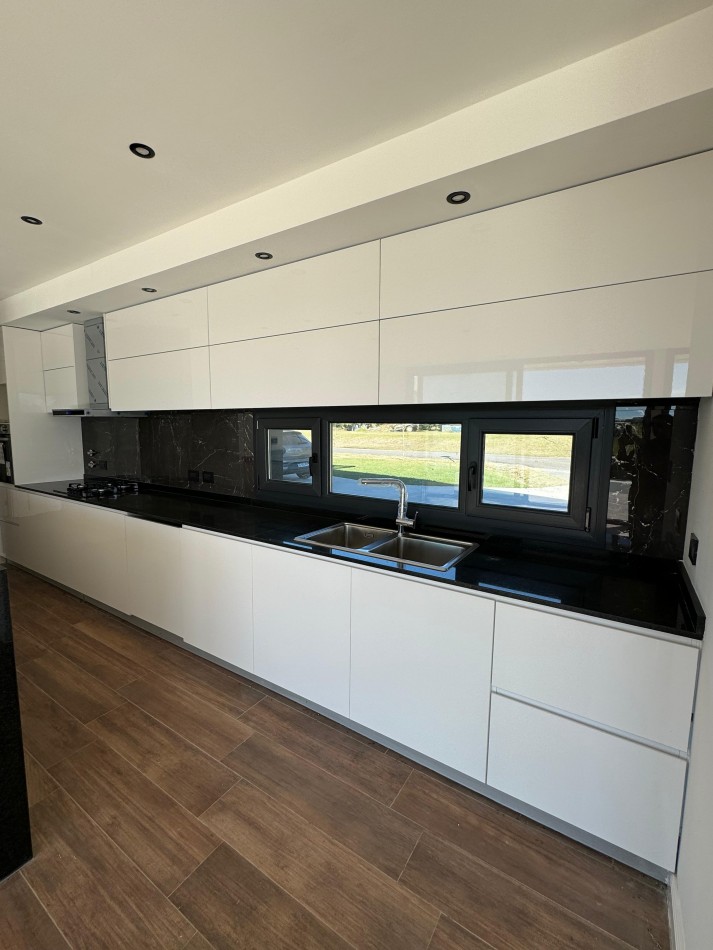 RUMENCO JOVEN - EXCLUSIVA CASA 4 DORMITORIOS CON VISTA AL LAGO