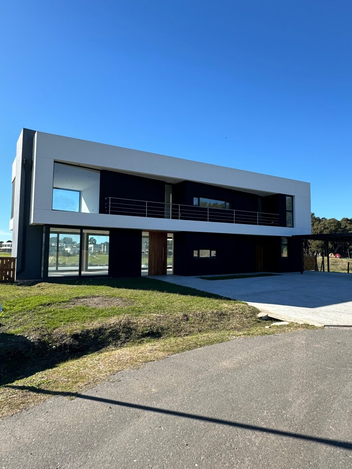 RUMENCO JOVEN - EXCLUSIVA CASA 4 DORMITORIOS CON VISTA AL LAGO