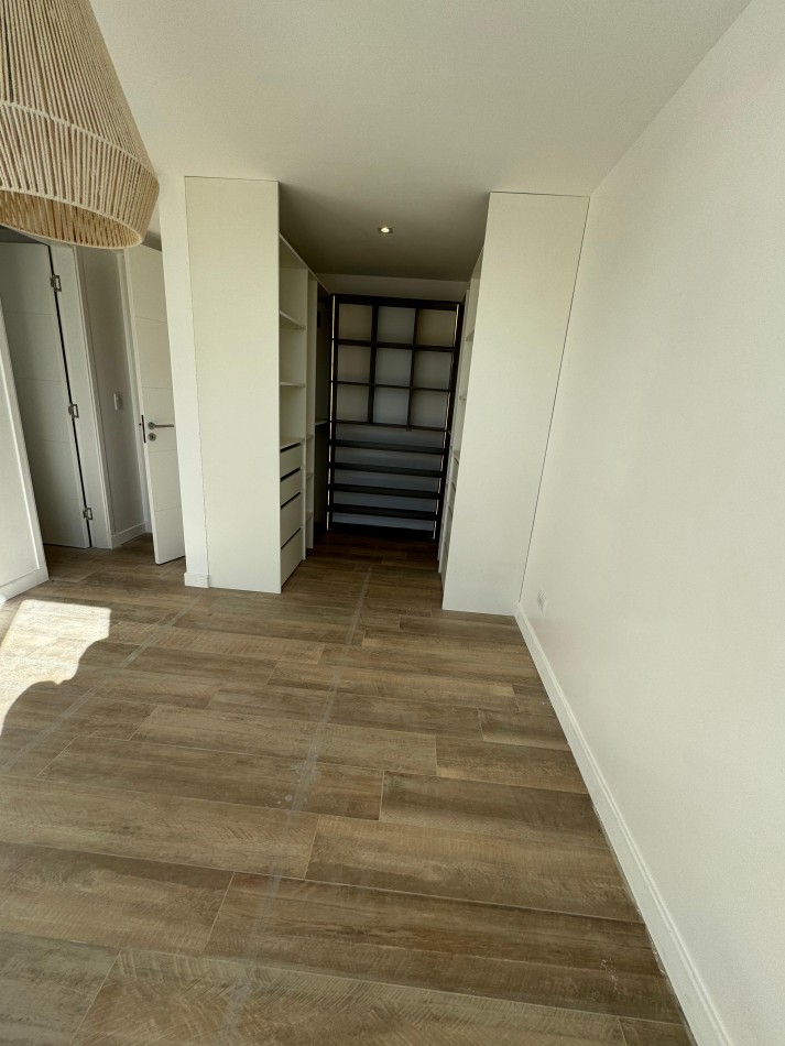 Semipiso de dos ambientes a Estrenar Playa Grande