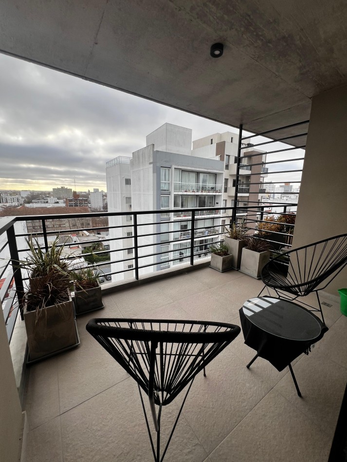 PLAZA MITRE - Moderno semipiso de 2 ambientes con cochera cubierta.