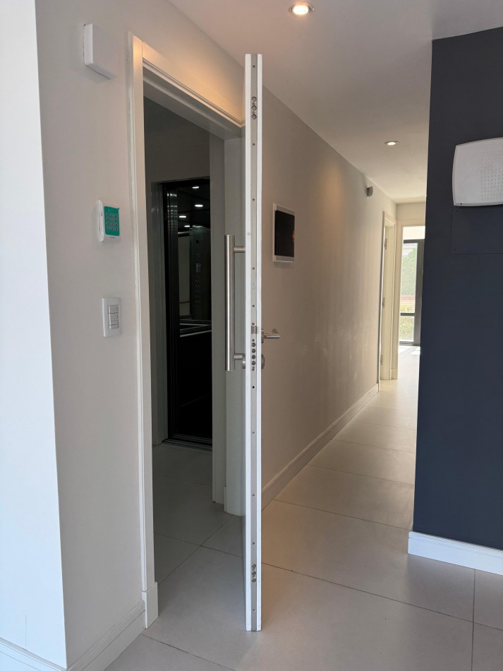 EXCLUSIVO PISO DE TRES AMBIENTES A ESTRENAR
