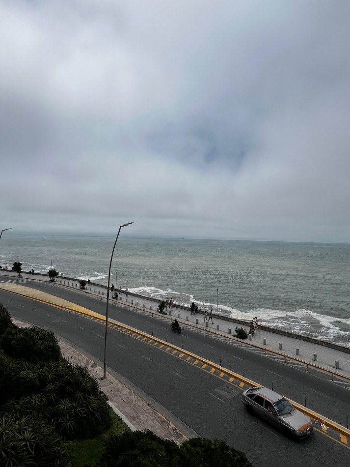 SEMIPISO DE 4 AMBIENTES CON VISTA PLENA AL MAR