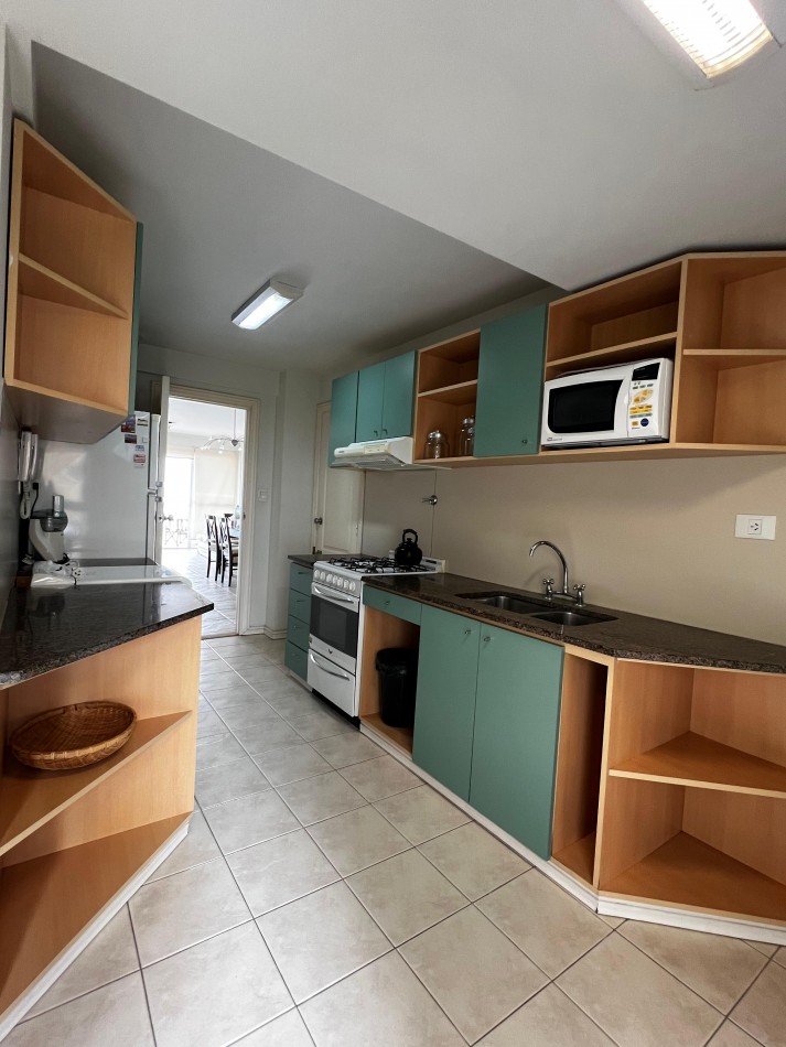 SEMIPISO DE 4 AMBIENTES CON VISTA PLENA AL MAR