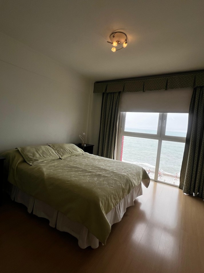 SEMIPISO DE 4 AMBIENTES CON VISTA PLENA AL MAR