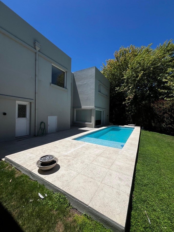 ALQUILER ARENAS DEL SUR - EXCLUSIVA CASA 4 DORMITORIOS PARQUE Y PISCINA