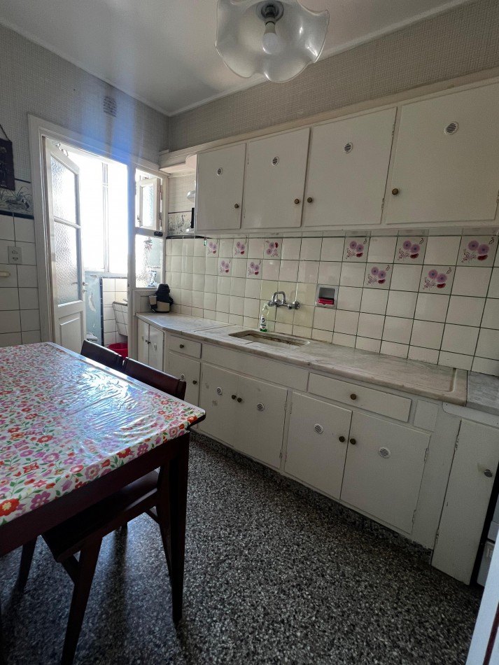 VARESE - DEPARTAMENTO 3 AMBIENTES C/ VISTA AL MAR Y COCHERA