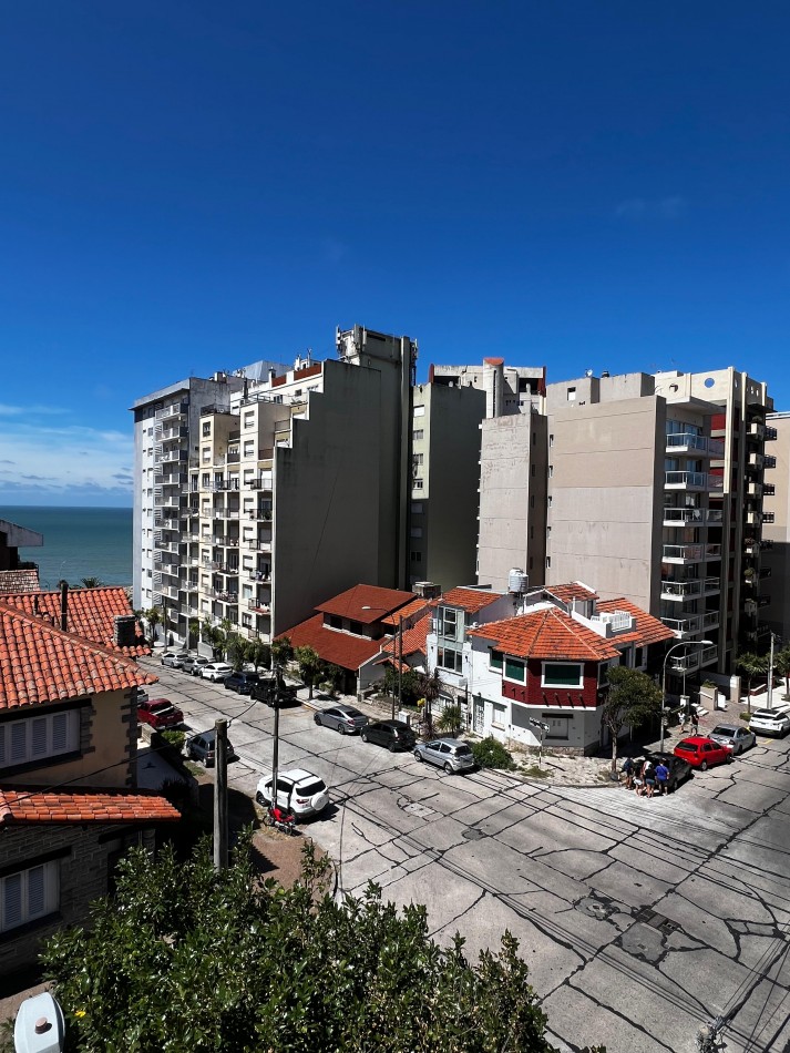 VARESE - DEPARTAMENTO 3 AMBIENTES C/ VISTA AL MAR Y COCHERA
