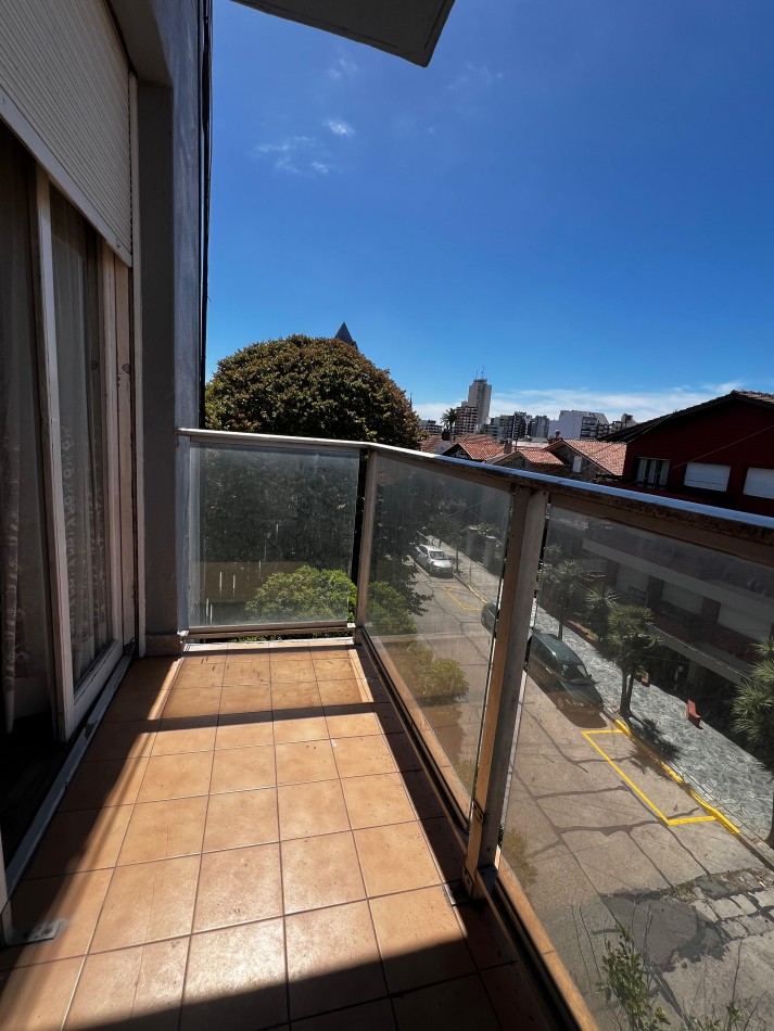 VARESE - DEPARTAMENTO 3 AMBIENTES C/ VISTA AL MAR Y COCHERA