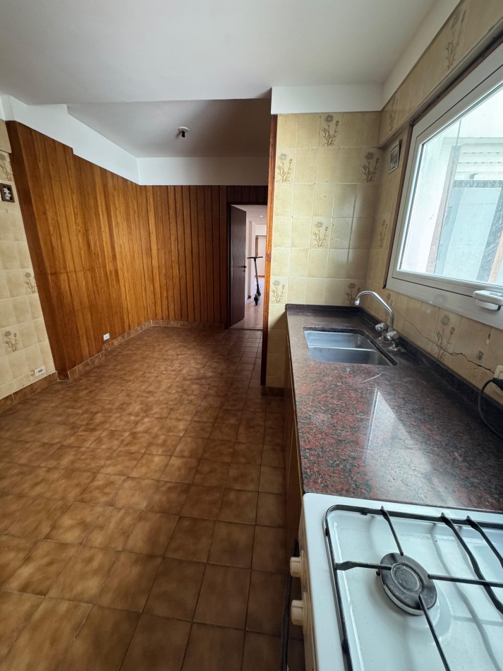 MACROCENTRO -DEPARTAMENTO DE 4 AMBIENTESC/ DEP DE SERVICIO 110 MTS2
