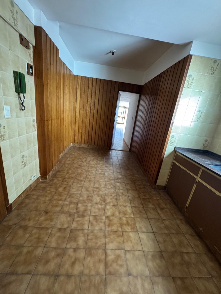 MACROCENTRO -DEPARTAMENTO DE 4 AMBIENTESC/ DEP DE SERVICIO 110 MTS2