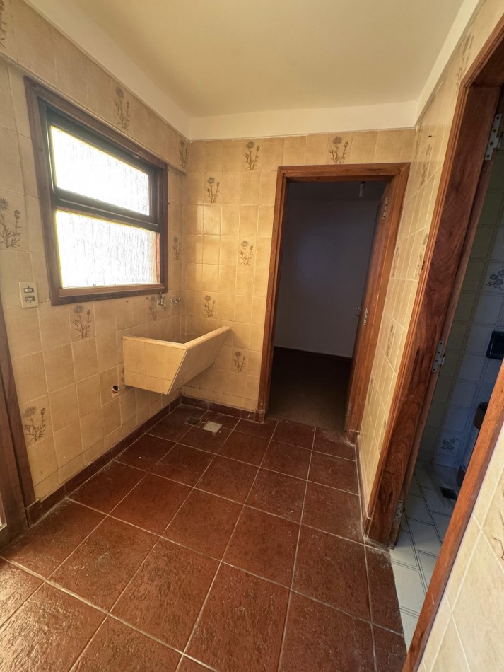 MACROCENTRO -DEPARTAMENTO DE 4 AMBIENTESC/ DEP DE SERVICIO 110 MTS2