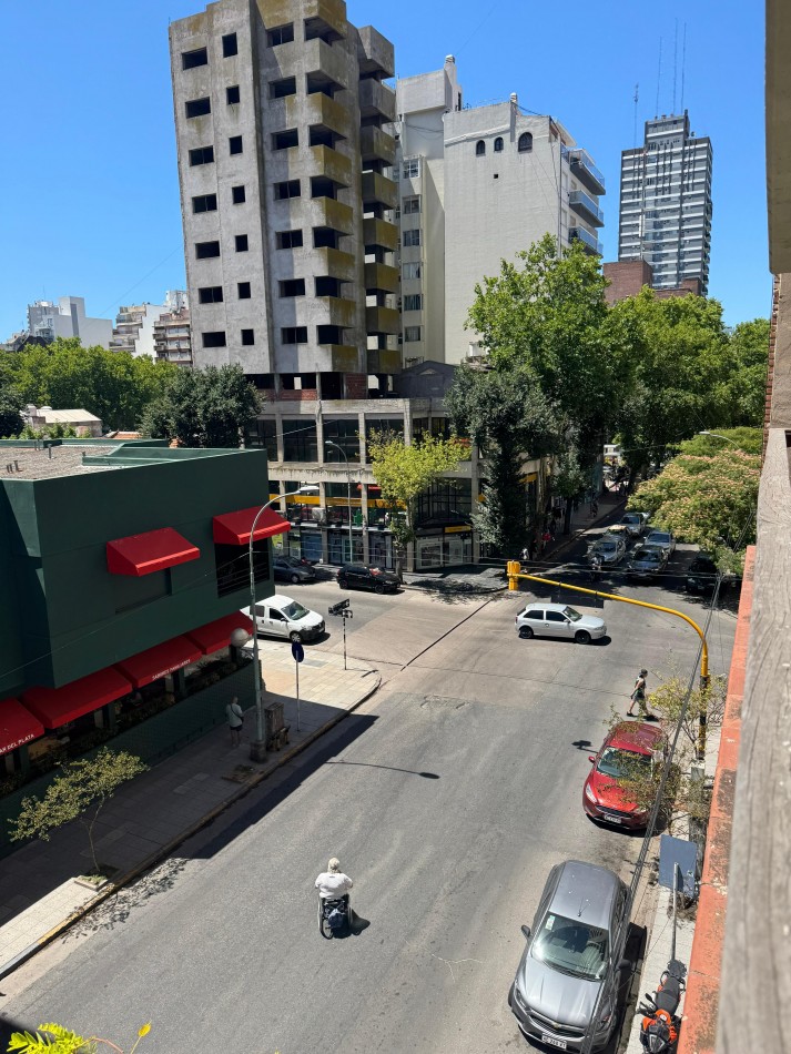 MACROCENTRO -DEPARTAMENTO DE 4 AMBIENTESC/ DEP DE SERVICIO 110 MTS2