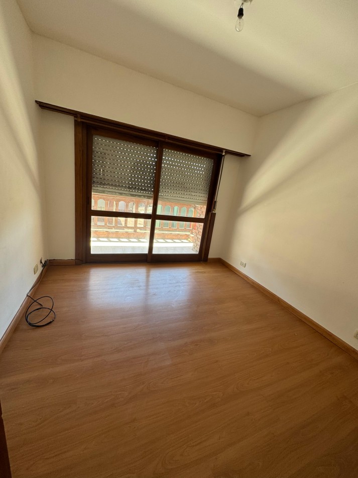 MACROCENTRO -DEPARTAMENTO DE 4 AMBIENTESC/ DEP DE SERVICIO 110 MTS2