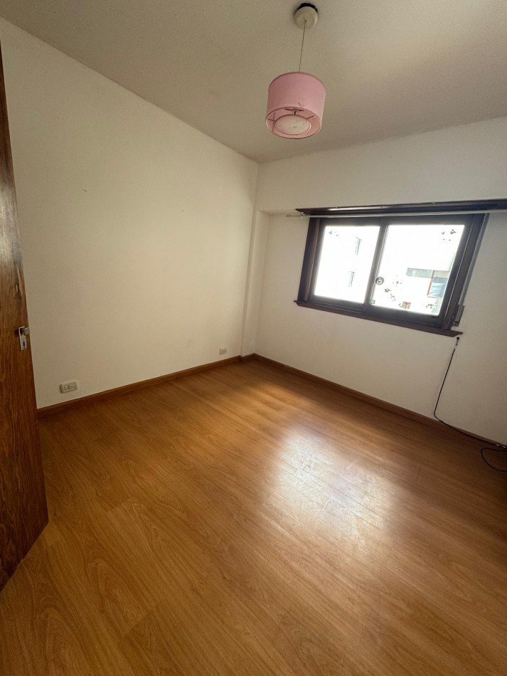 MACROCENTRO -DEPARTAMENTO DE 4 AMBIENTESC/ DEP DE SERVICIO 110 MTS2
