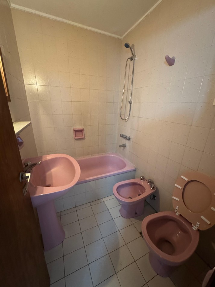 MACROCENTRO -DEPARTAMENTO DE 4 AMBIENTESC/ DEP DE SERVICIO 110 MTS2