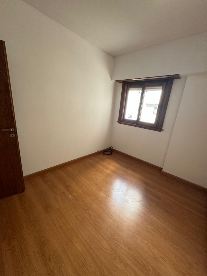 MACROCENTRO -DEPARTAMENTO DE 4 AMBIENTESC/ DEP DE SERVICIO 110 MTS2