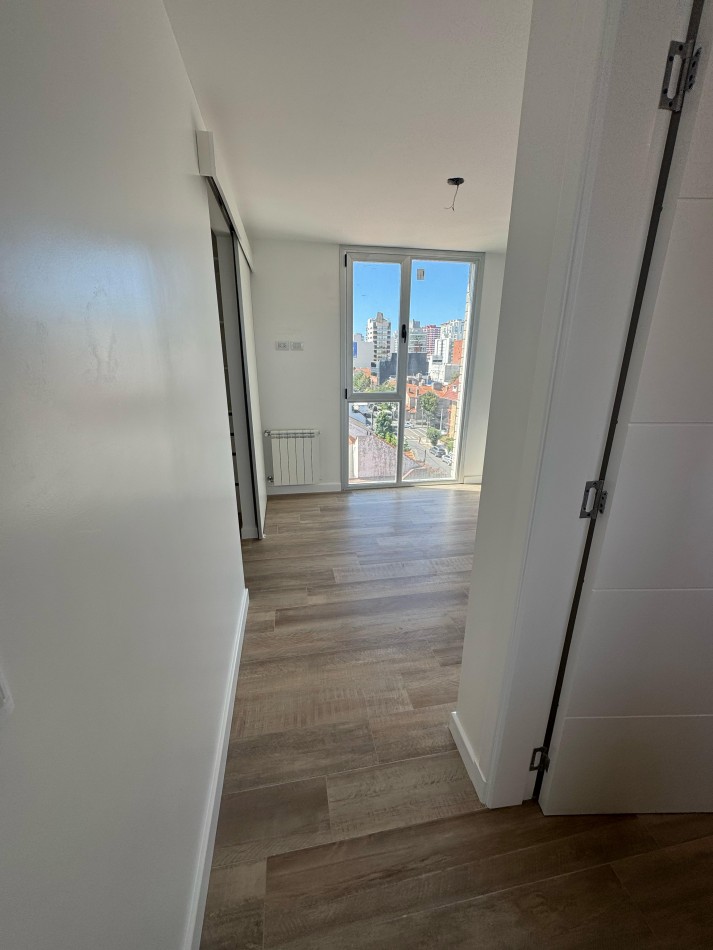PLAYA GRANDE - SEMIPISO DE 3 AMBIENTES C/ ESCRITORIO Y TERRAZA PROPIA A ESTRENAR