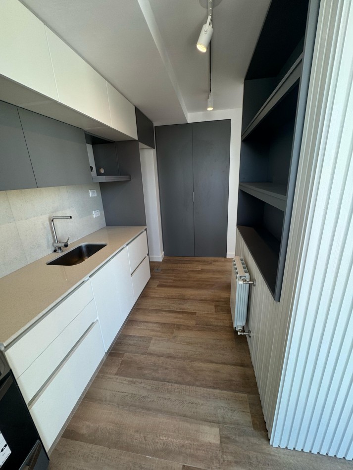 PLAYA GRANDE - SEMIPISO DE 3 AMBIENTES C/ ESCRITORIO Y TERRAZA PROPIA A ESTRENAR