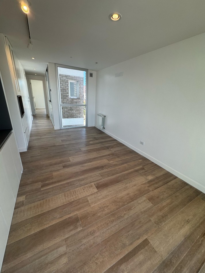 PLAYA GRANDE - SEMIPISO DE 3 AMBIENTES C/ ESCRITORIO Y TERRAZA PROPIA A ESTRENAR