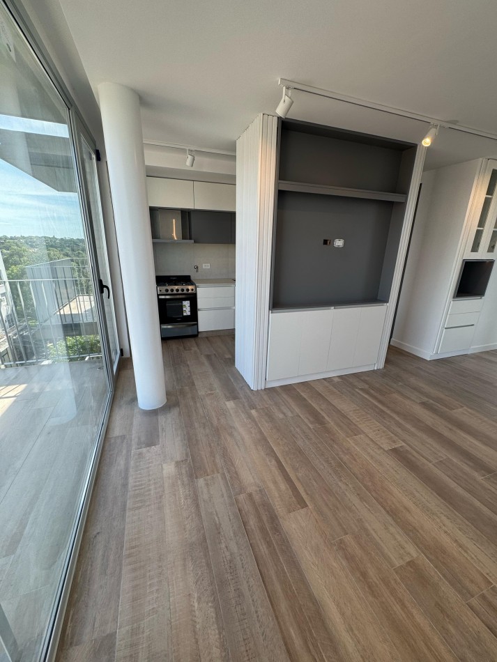 PLAYA GRANDE - SEMIPISO DE 3 AMBIENTES C/ ESCRITORIO Y TERRAZA PROPIA A ESTRENAR