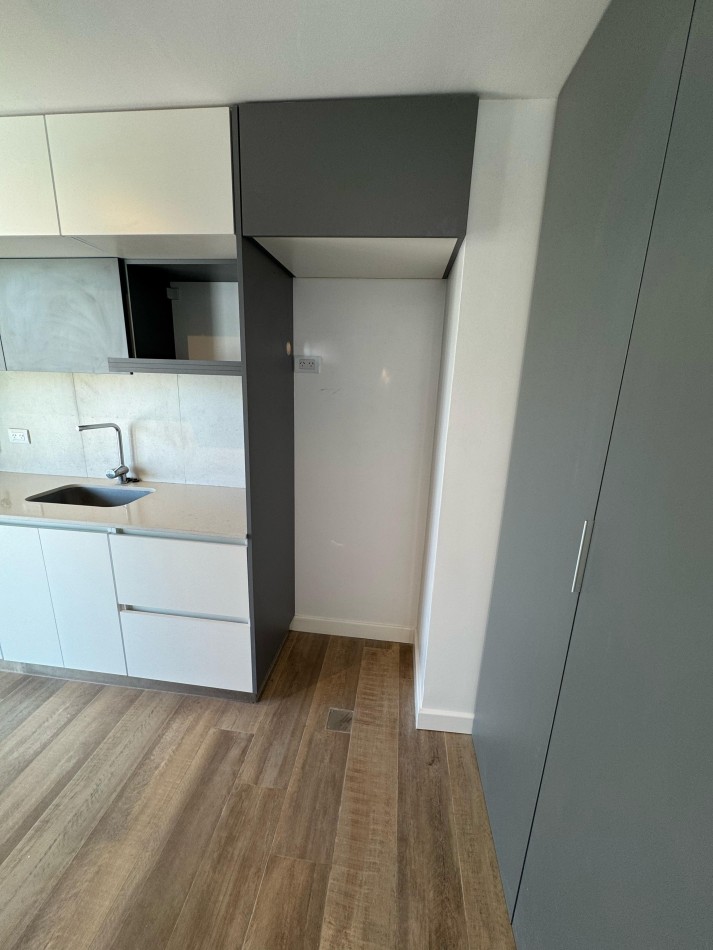 PLAYA GRANDE - SEMIPISO DE 3 AMBIENTES C/ ESCRITORIO Y TERRAZA PROPIA A ESTRENAR