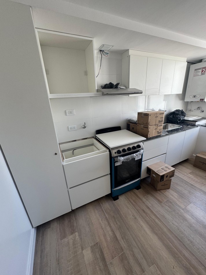 PLAYA GRANDE - SEMIPISO DE 3 AMBIENTES C/ ESCRITORIO Y TERRAZA PROPIA A ESTRENAR