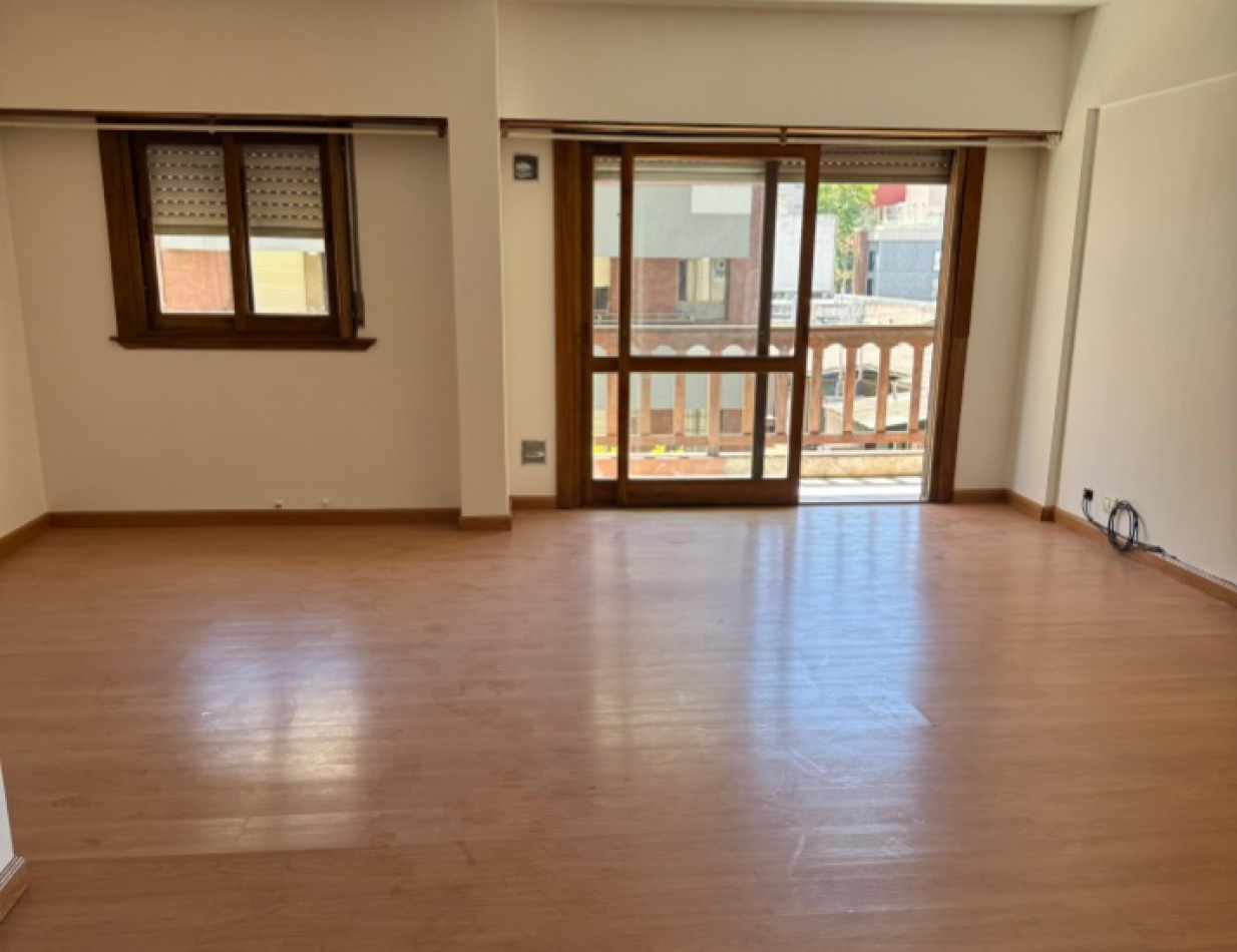 MACROCENTRO -DEPARTAMENTO DE 4 AMBIENTESC/ DEP DE SERVICIO 110 MTS2