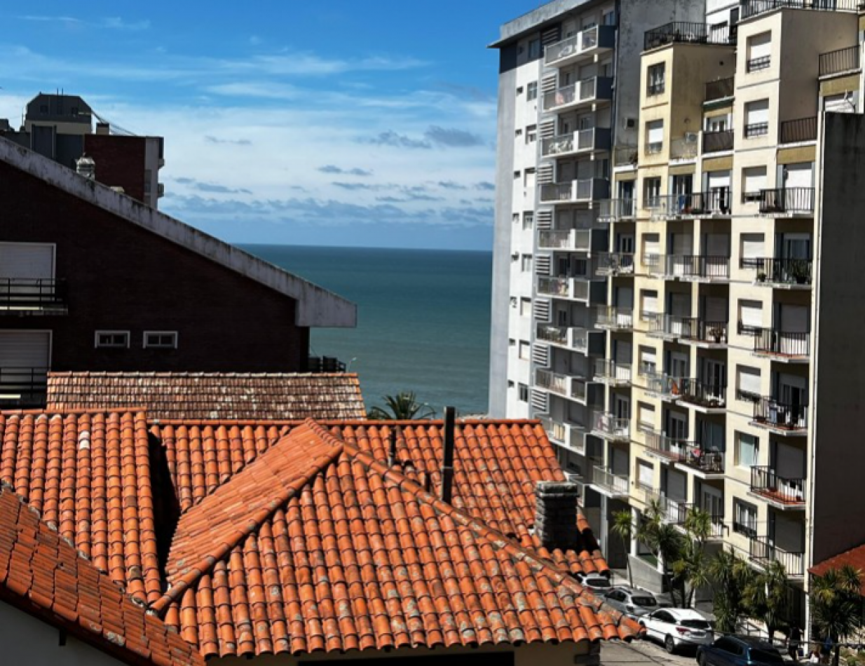 VARESE - DEPARTAMENTO 3 AMBIENTES C/ VISTA AL MAR Y COCHERA