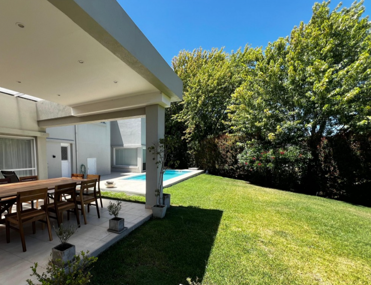 ALQUILER ARENAS DEL SUR - EXCLUSIVA CASA 4 DORMITORIOS PARQUE Y PISCINA
