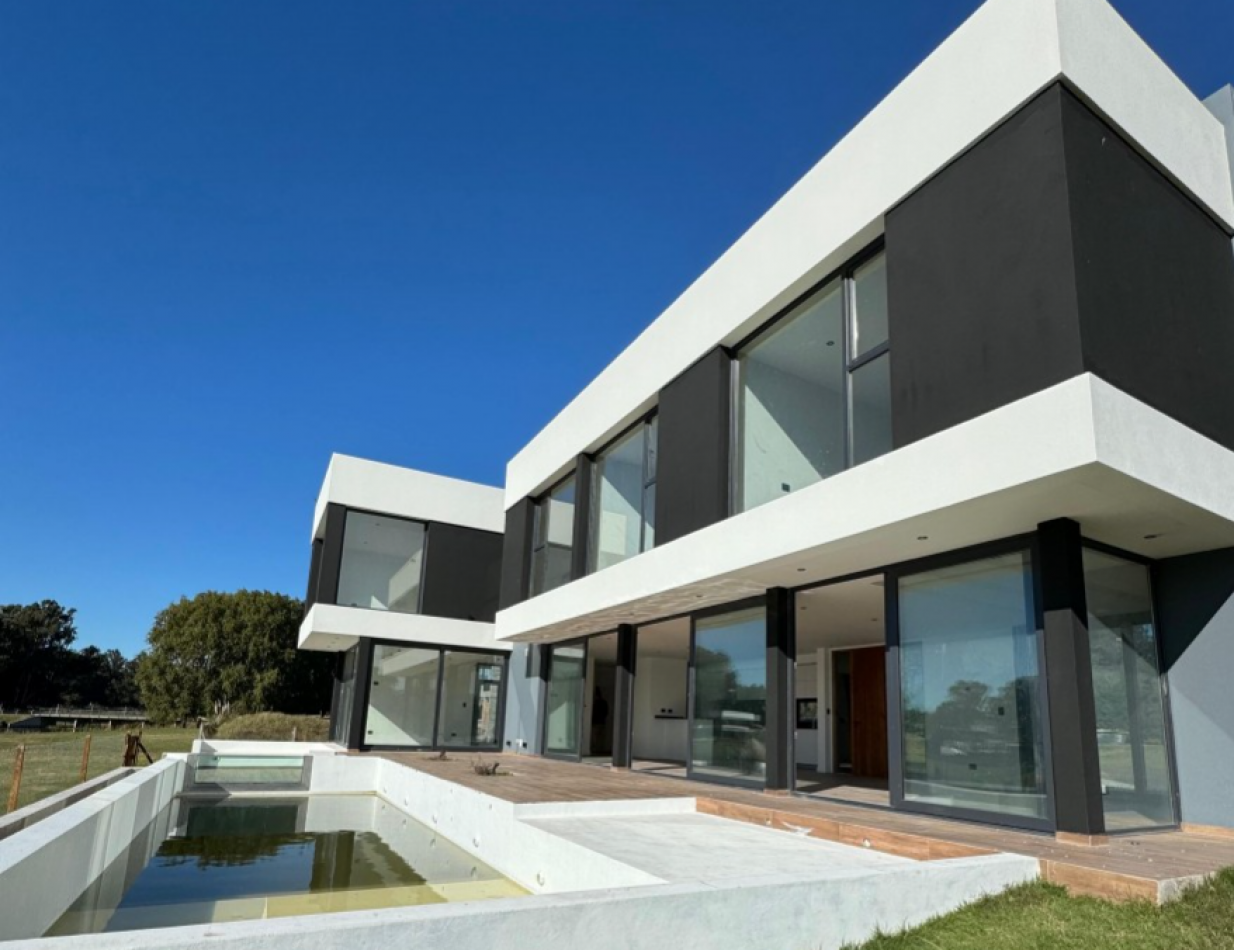 RUMENCO JOVEN - EXCLUSIVA CASA 4 DORMITORIOS CON VISTA AL LAGO