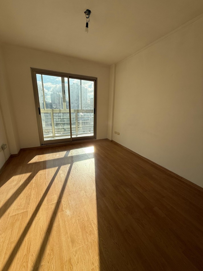 VENTA - SEMIPISO DE 3 AMBIENTES - COCHERA Y BAULERA