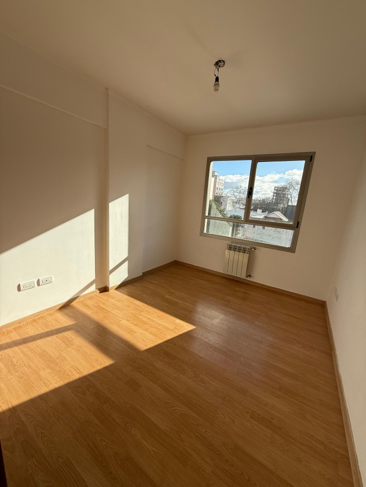 VENTA - SEMIPISO DE 3 AMBIENTES - COCHERA Y BAULERA