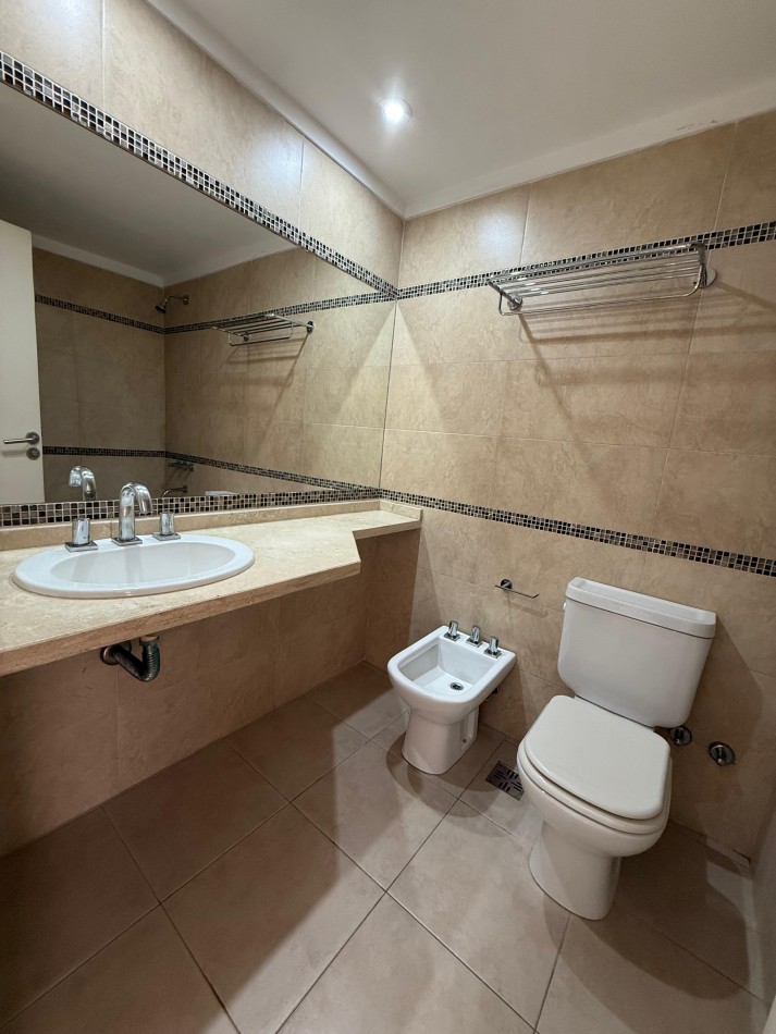VENTA - SEMIPISO DE 3 AMBIENTES - COCHERA Y BAULERA