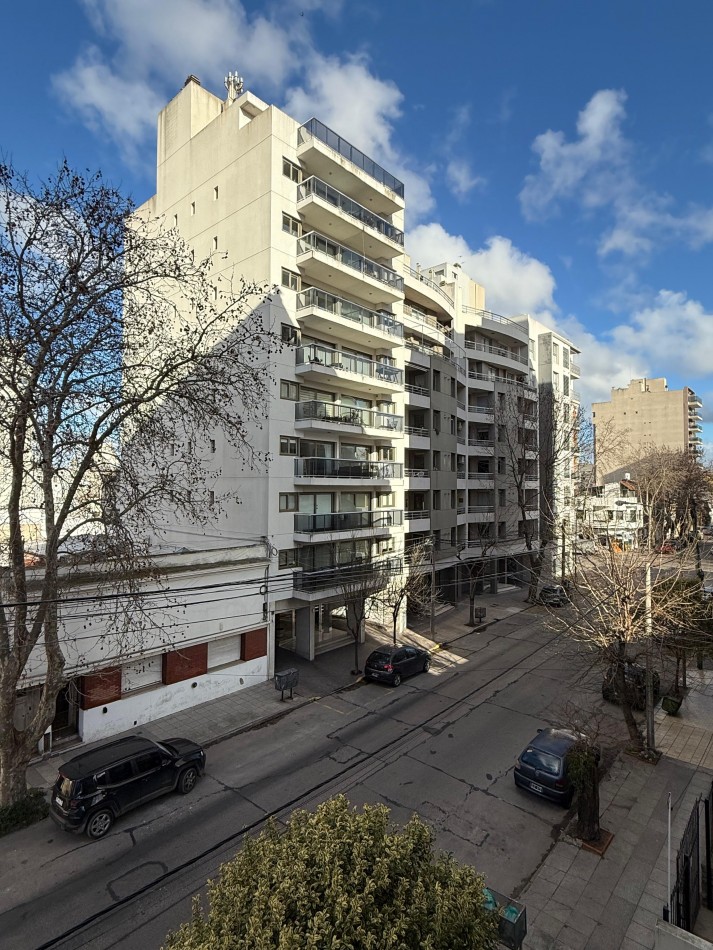 VENTA - SEMIPISO DE 3 AMBIENTES - COCHERA Y BAULERA