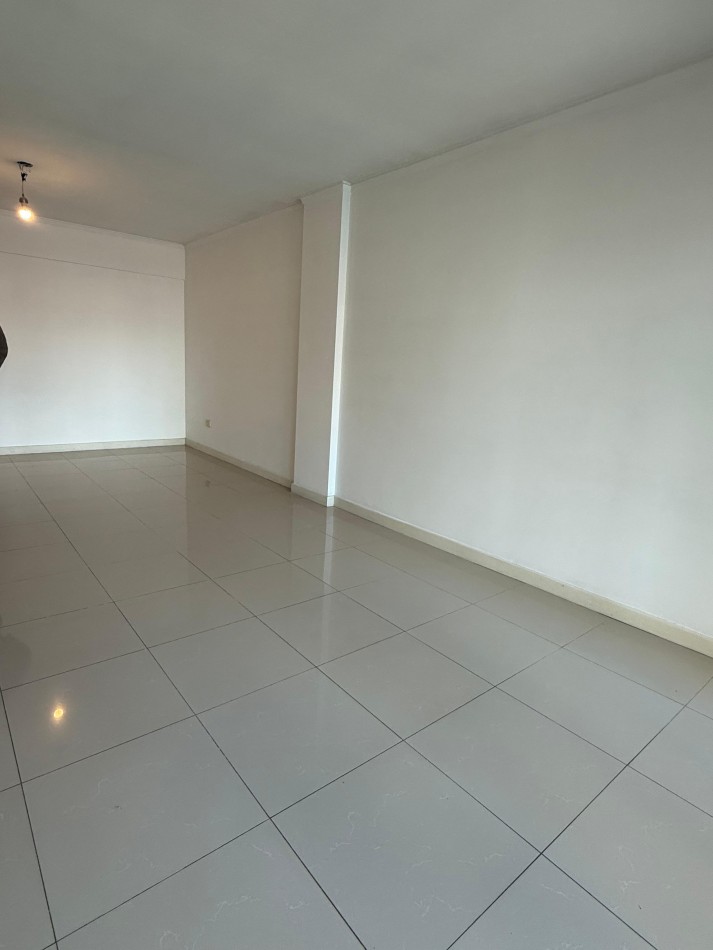 VENTA - SEMIPISO DE 3 AMBIENTES - COCHERA Y BAULERA