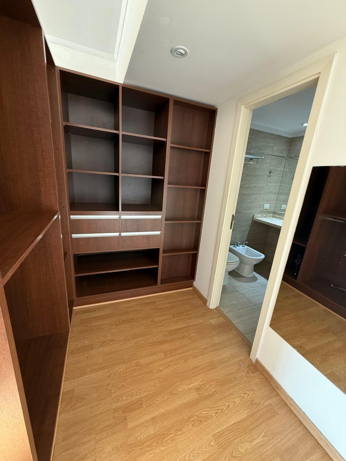 VENTA - SEMIPISO DE 3 AMBIENTES - COCHERA Y BAULERA
