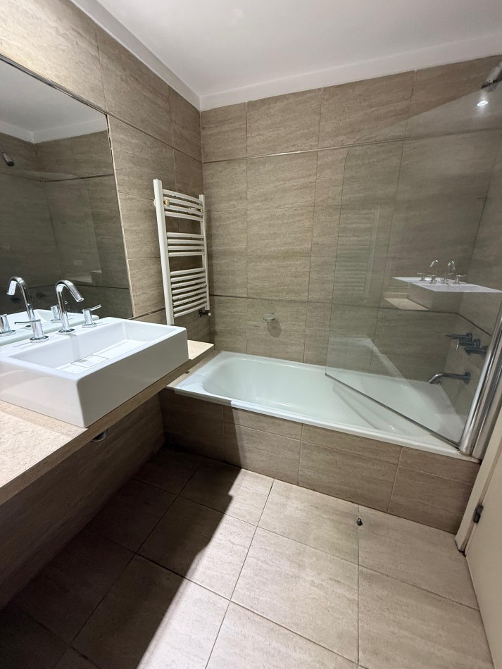 VENTA - SEMIPISO DE 3 AMBIENTES - COCHERA Y BAULERA