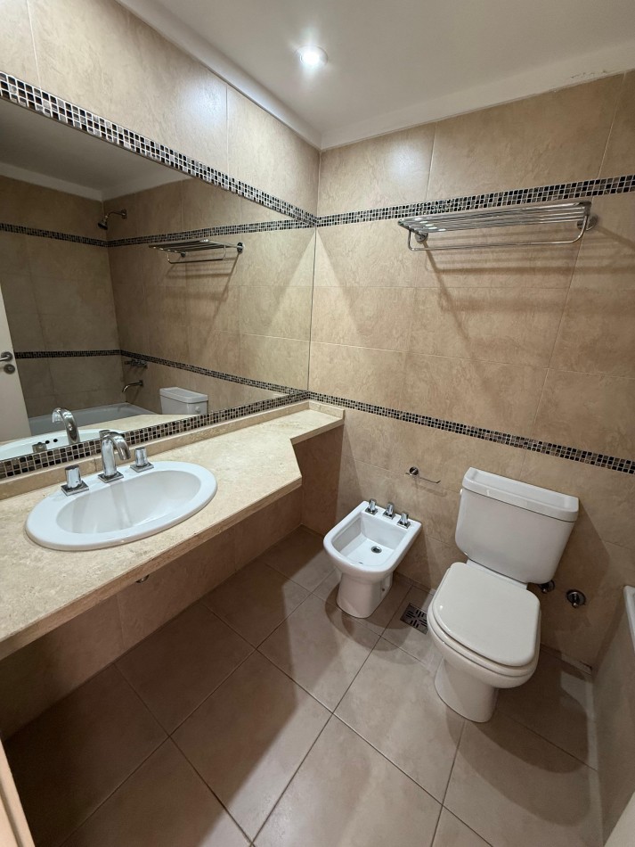 VENTA - SEMIPISO DE 3 AMBIENTES - COCHERA Y BAULERA