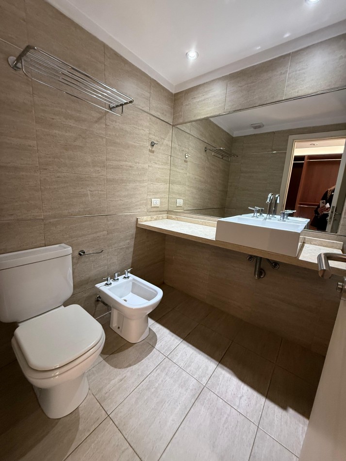 VENTA - SEMIPISO DE 3 AMBIENTES - COCHERA Y BAULERA