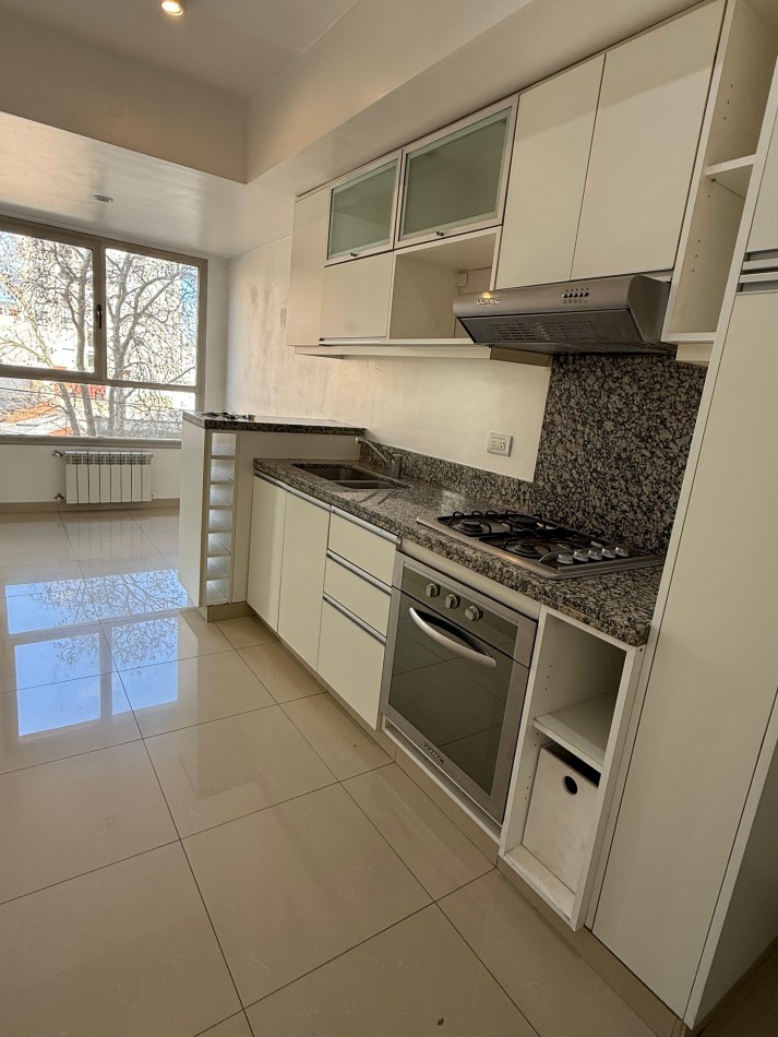 VENTA - SEMIPISO DE 3 AMBIENTES - COCHERA Y BAULERA
