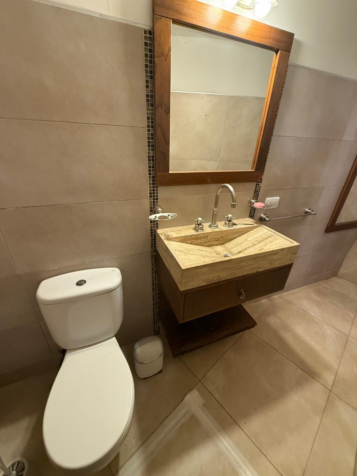 VENTA PLAYA GRANDE - SOBRE LOTE DE 20X43.30 CHALET CON QUINCHO Y PILETA